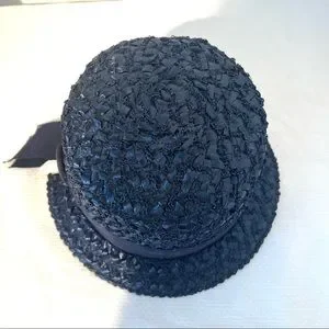 VINTAGE 40s NAVY BLUE RAFFIA WOMENS HAT FANCY STRAW UNBRANDED WITH RIBBON Vintage | Accessories | Vintage 4s Navy Blue Raffia Womens  main image 3